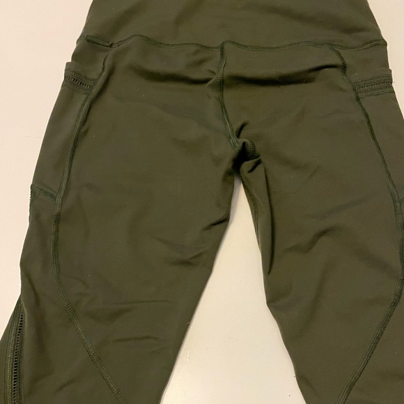 VS Victoria’s Secret Victorias Sport Olive Green Capri Leggings side pockets XS - Picture 4 of 9